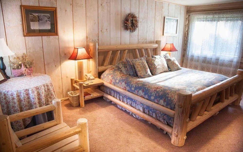 Log Inn Bonners Ferry Dış mekan fotoğraf